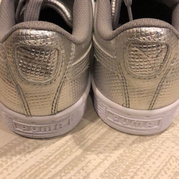 Puma Basket Classic Holographic Silver Sneakers - Size 4 1/2 - Picture 6 of 7